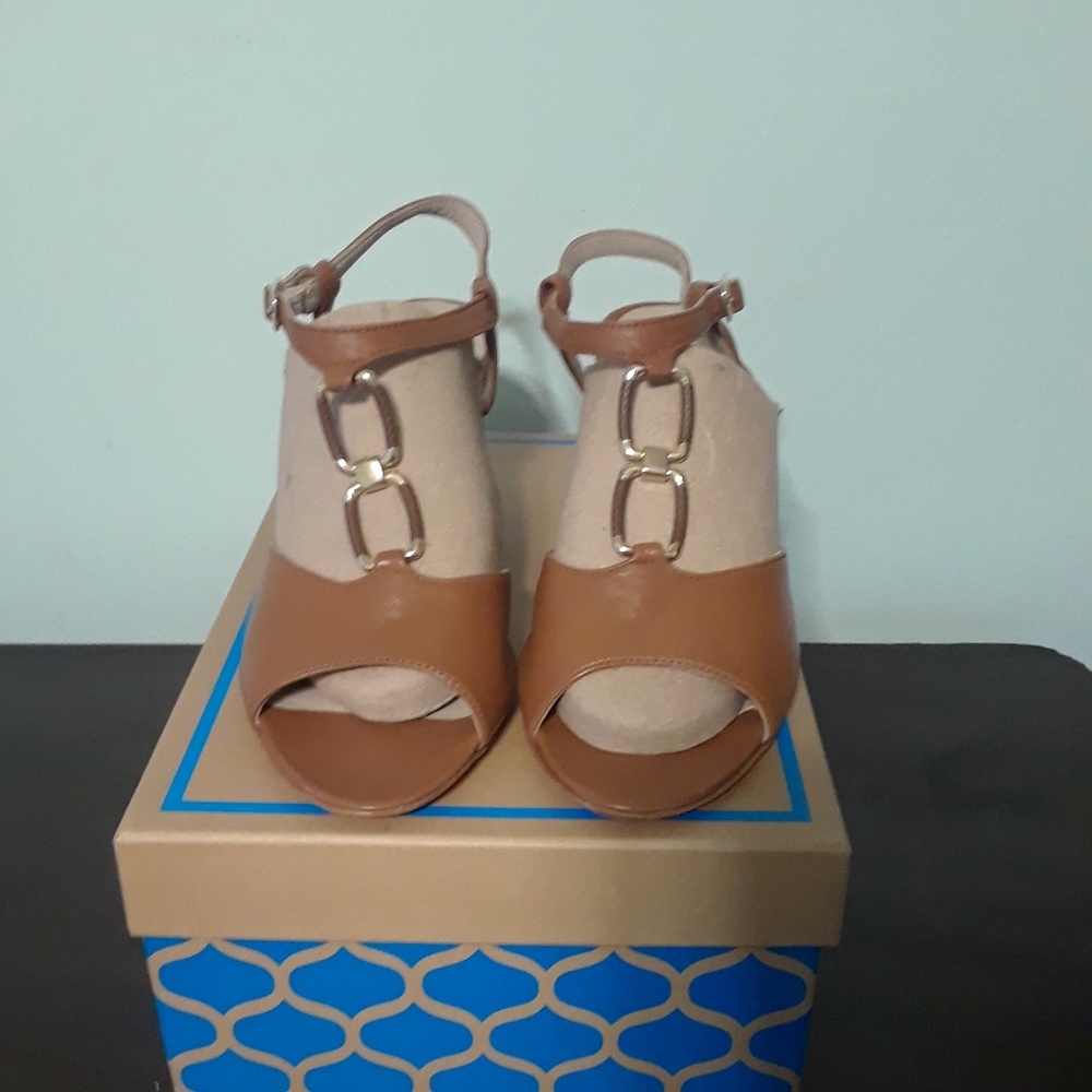 Sandal T-strap
